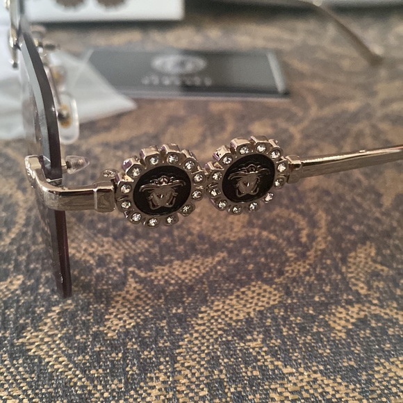 Designer sunglasses - Picture 3 of 3